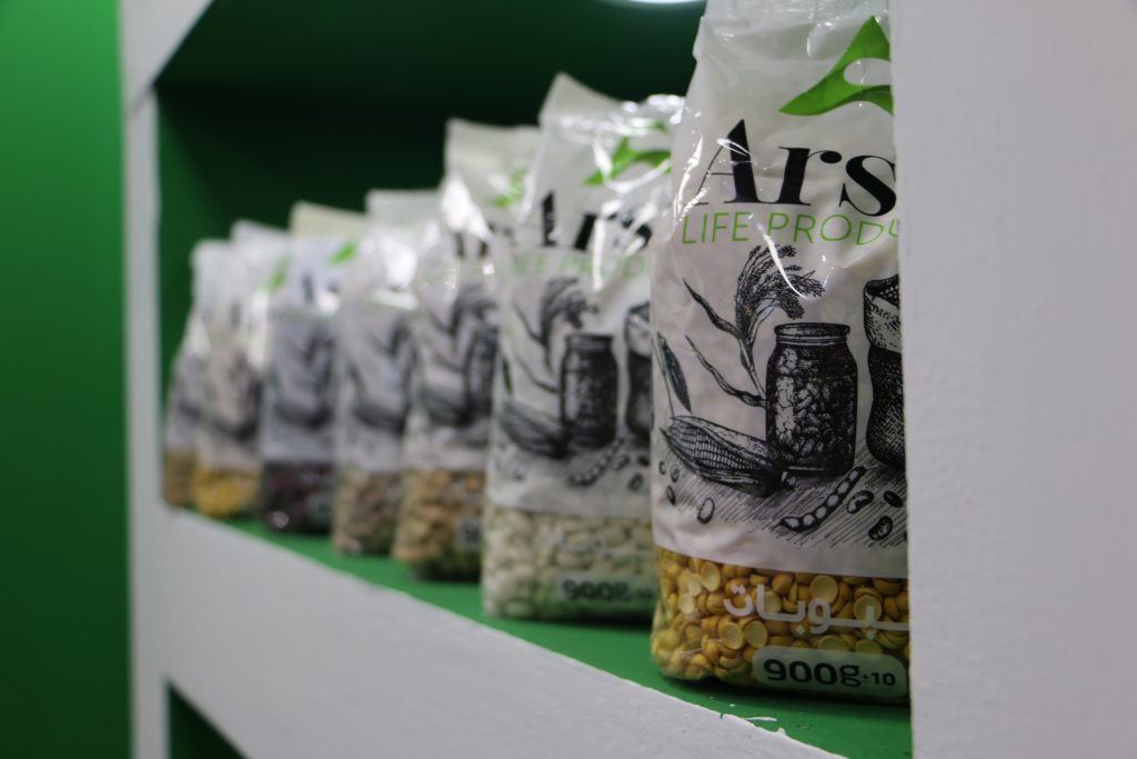نمایش محصولات آرسیس در  غرفه شرکت رادکیش، برند صنایع غذایی آرسیس  در نمایشگاه آگروفود 2020